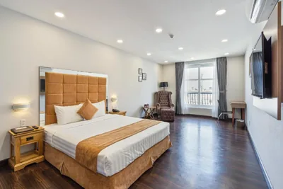 Deluxe Double Room — Emerald Central