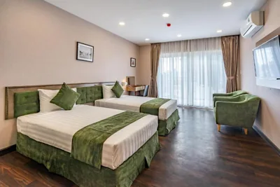 Deluxe Twin Room — Emerald Central