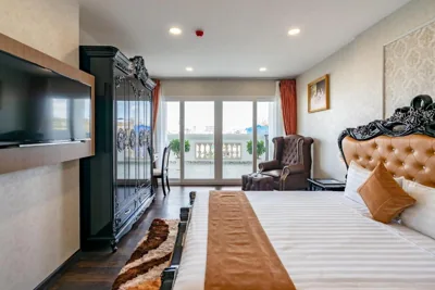 Presidential Suite — Emerald Central