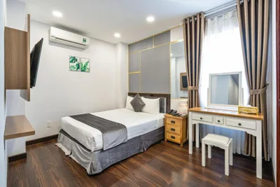 Standard Double Room — Emerald Central